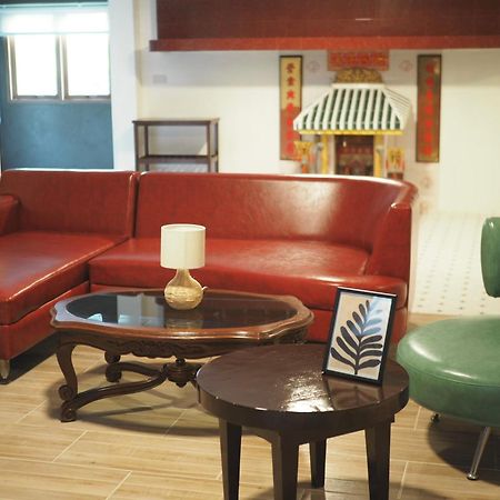 Krung Tone Hostel Bangkok Exterior photo