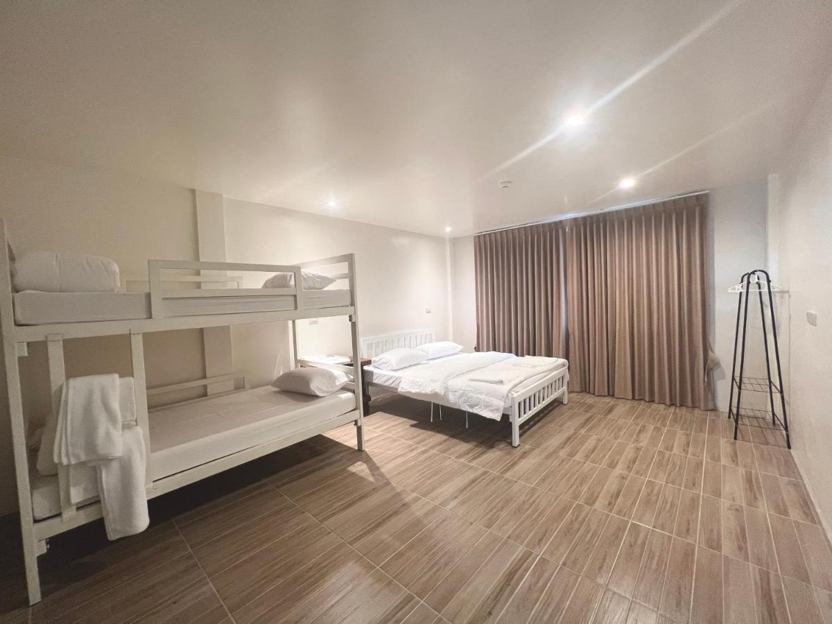 Krung Tone Hostel Bangkok Exterior photo