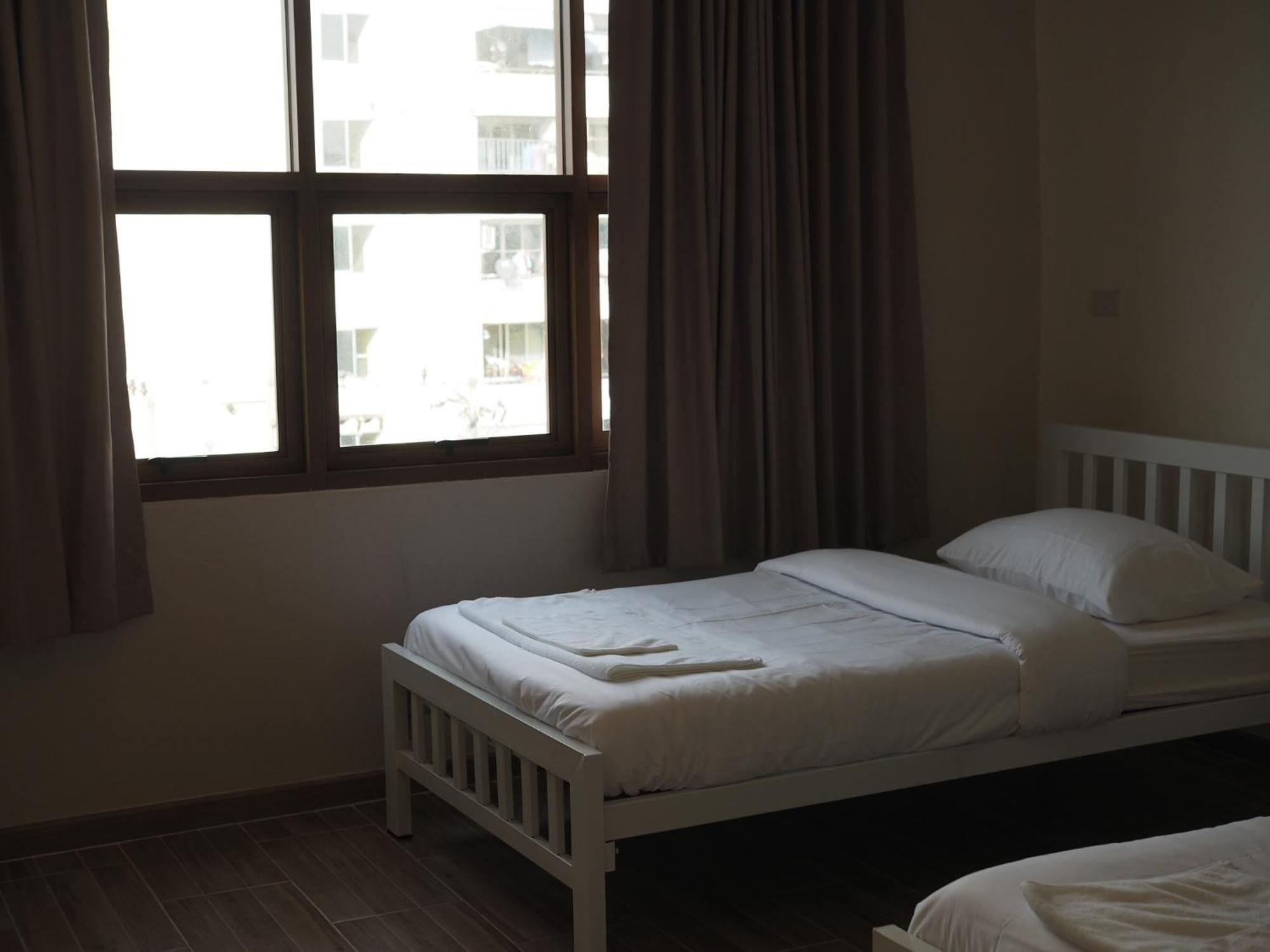 Krung Tone Hostel Bangkok Exterior photo