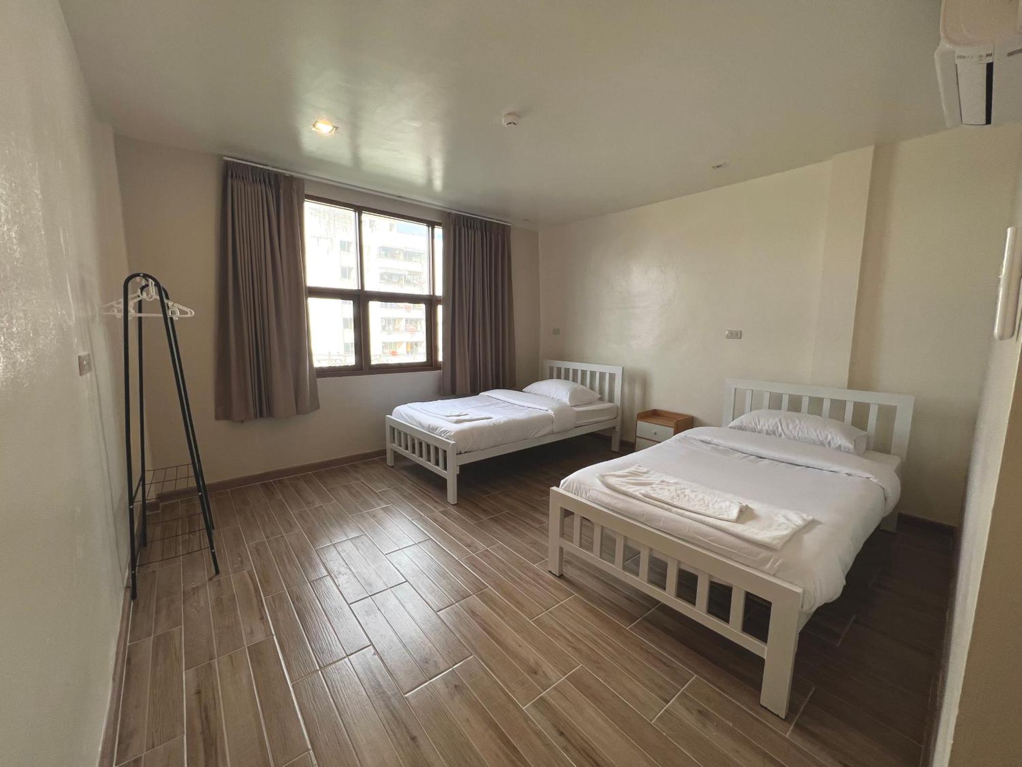 Krung Tone Hostel Bangkok Exterior photo