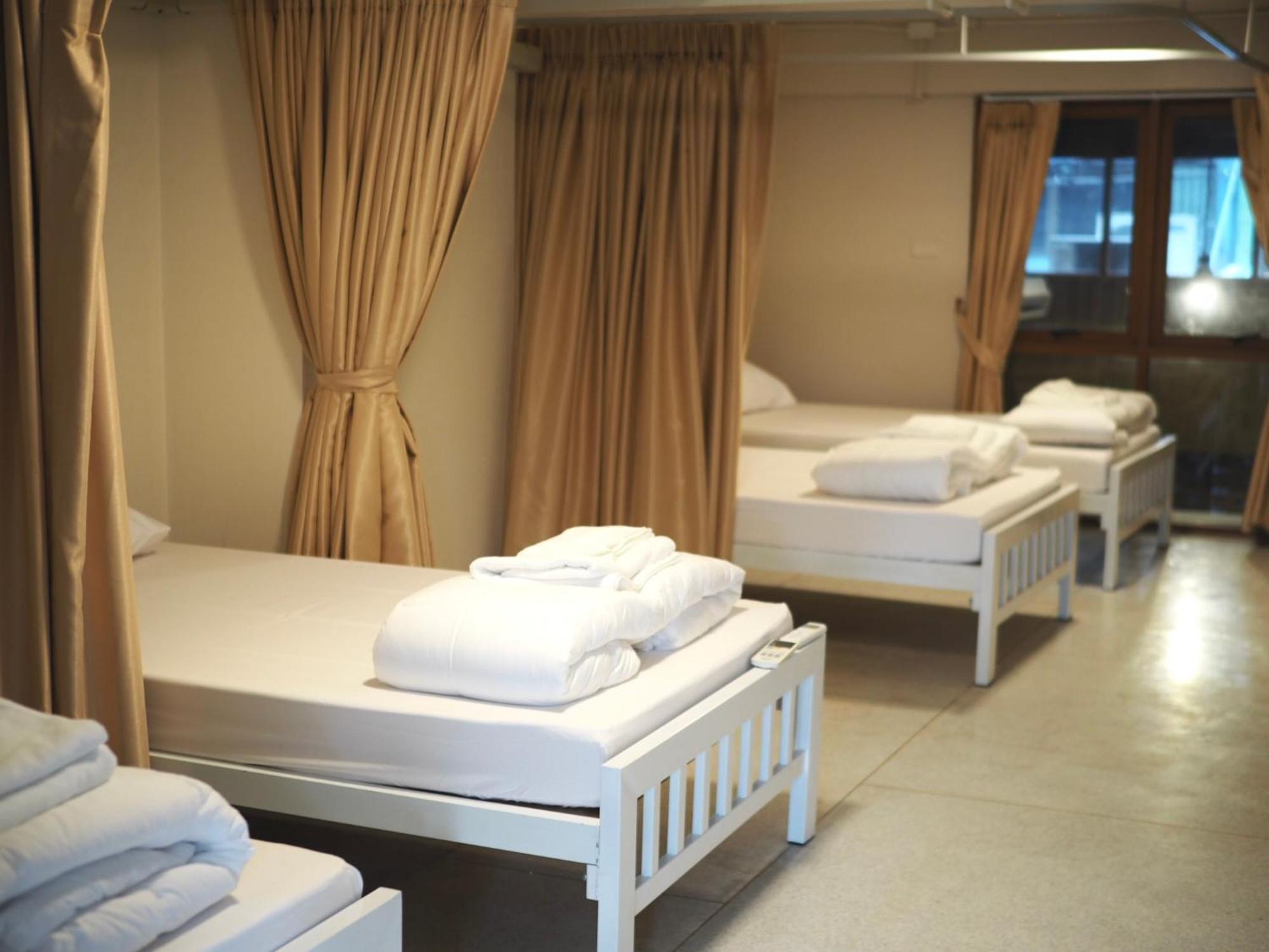 Krung Tone Hostel Bangkok Exterior photo