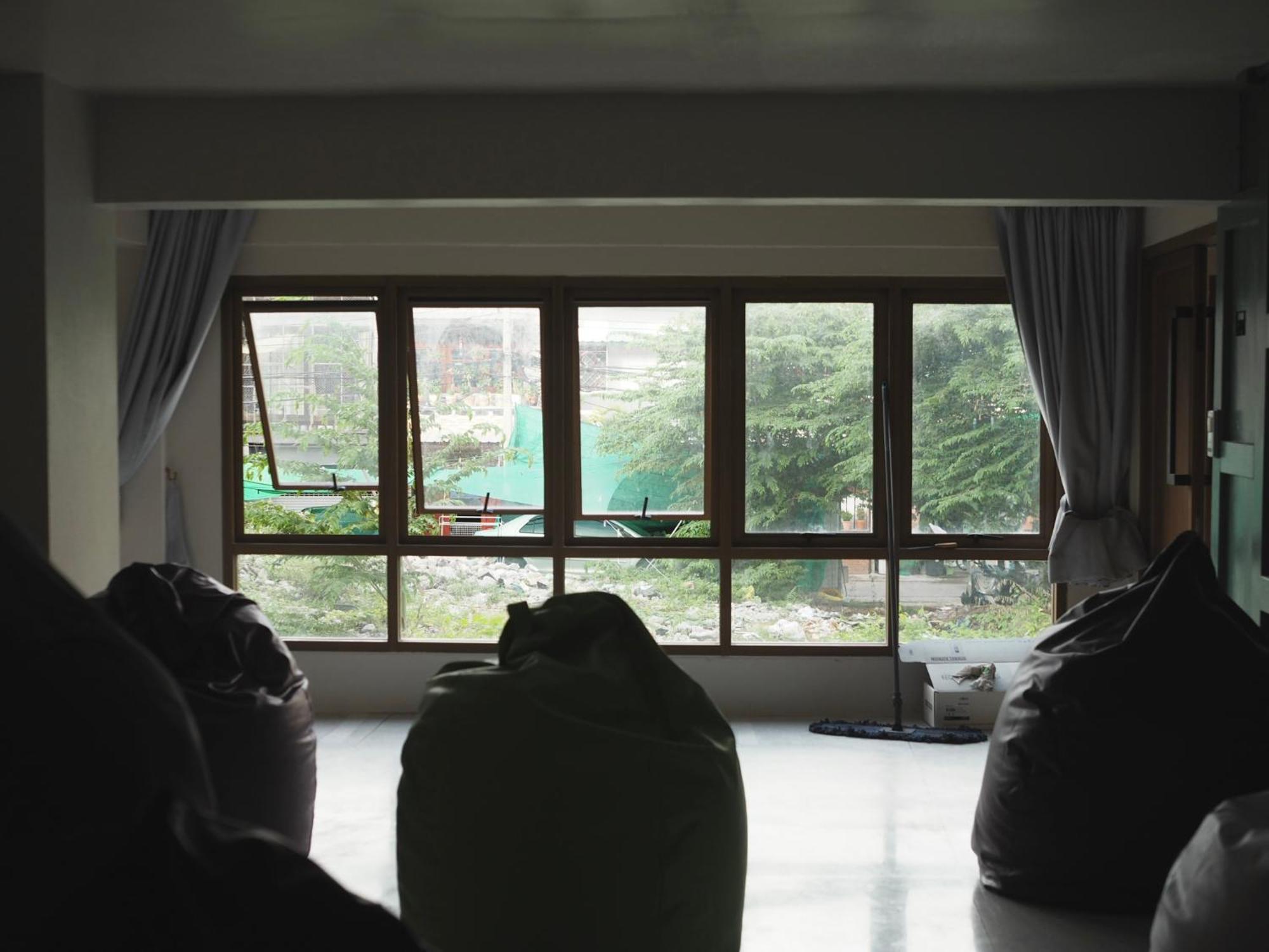 Krung Tone Hostel Bangkok Exterior photo